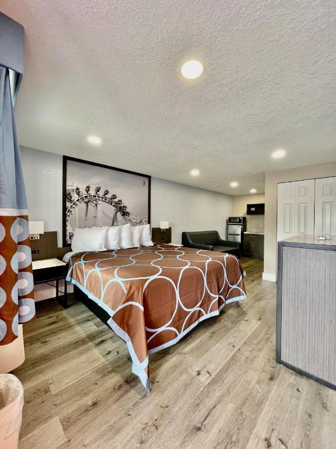 Hotel Super 8 By Wyndham Kissimmee-orlando 2*